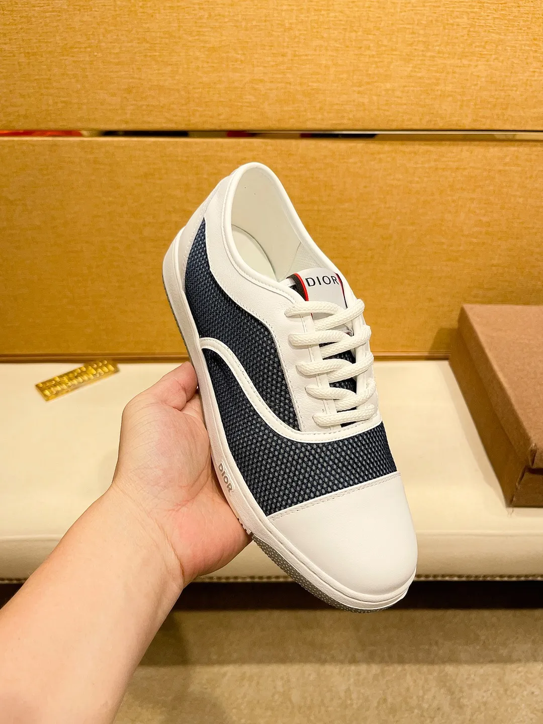 Factory price 420🔥[Dior] Dior’s new model is carefully crafted and set off the audience! An international brand that continues to innovate. This men's all-season casual shoe is the original version. The upper is made of cowhide material and the leather feet are super lightweight. The outsole is ultra-light and non-slip. It is breathable and comfortable and the quality speaks for itself. Color: Multiple colors available. Size: 38-44 (45 customized)